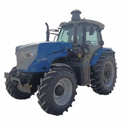 Veliki kmetijski traktor na kolesih s 180 KM